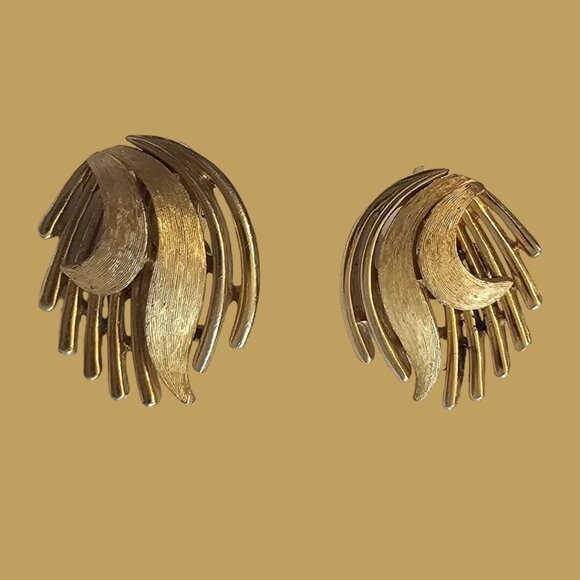 VINTAGE CROWN TRIFARI ALFRED PHILIPPE GOLD CLIP EARRINGS - Picture 7 of 10